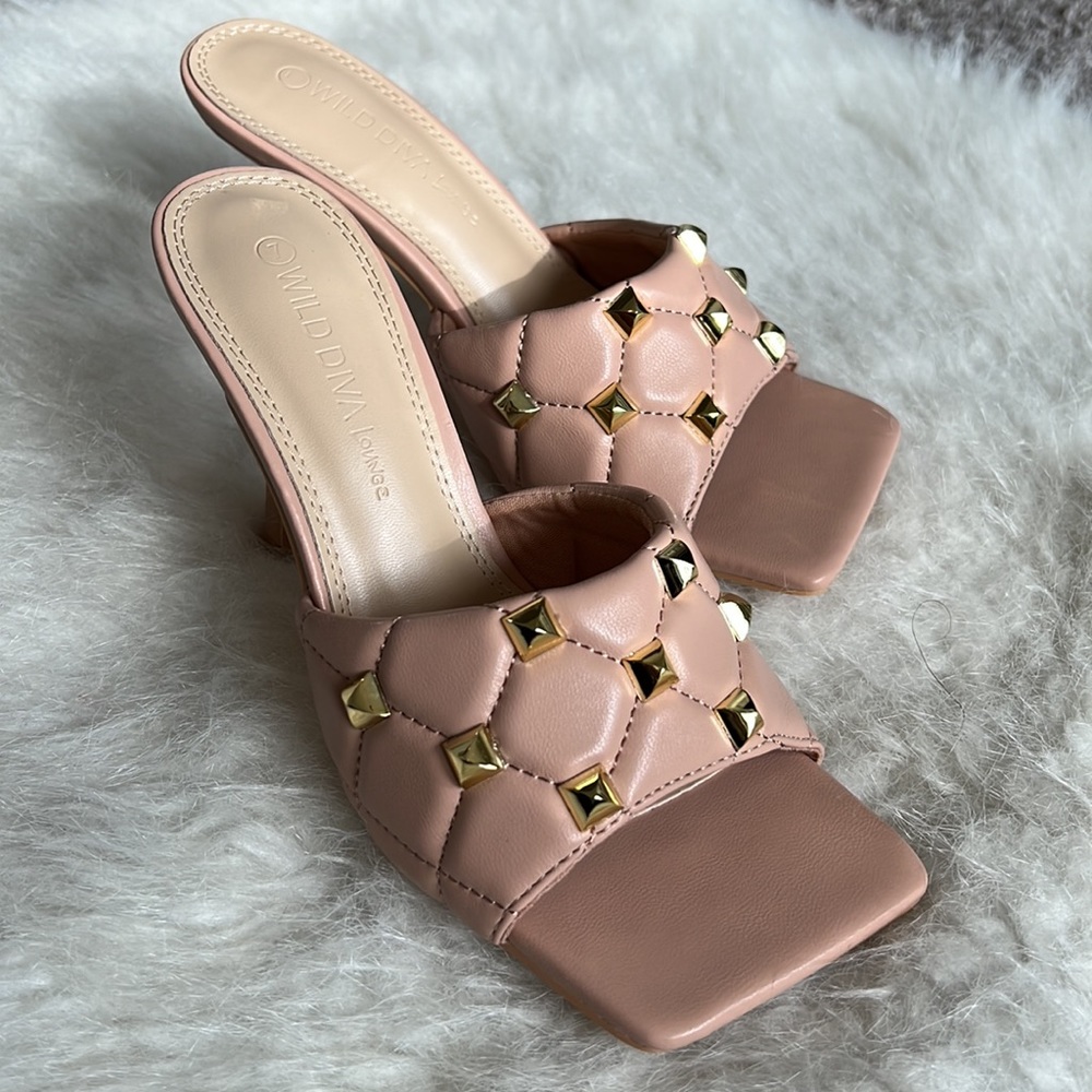 NWT ✨Nude Rockstud square toe heels - Picture 5 of 7